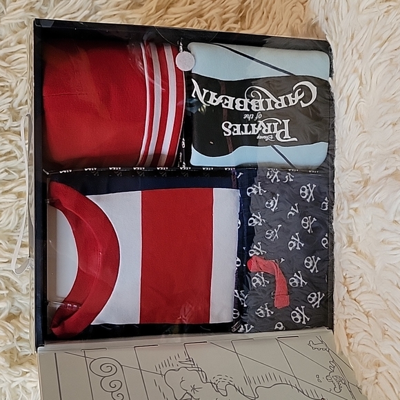 Disney Pirates of the Caribbean Newborn 4 Piece Layette Set - Picture 2 of 6